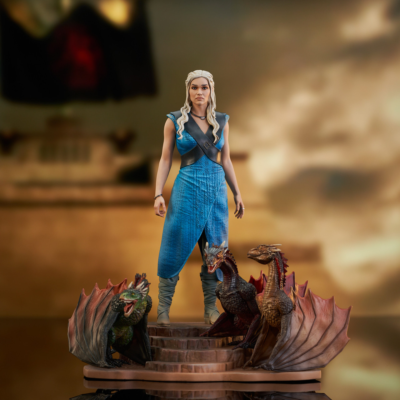 Pre-Order Diamond Gallery Game of Thrones Daenerys Targaryen Deluxe Statue